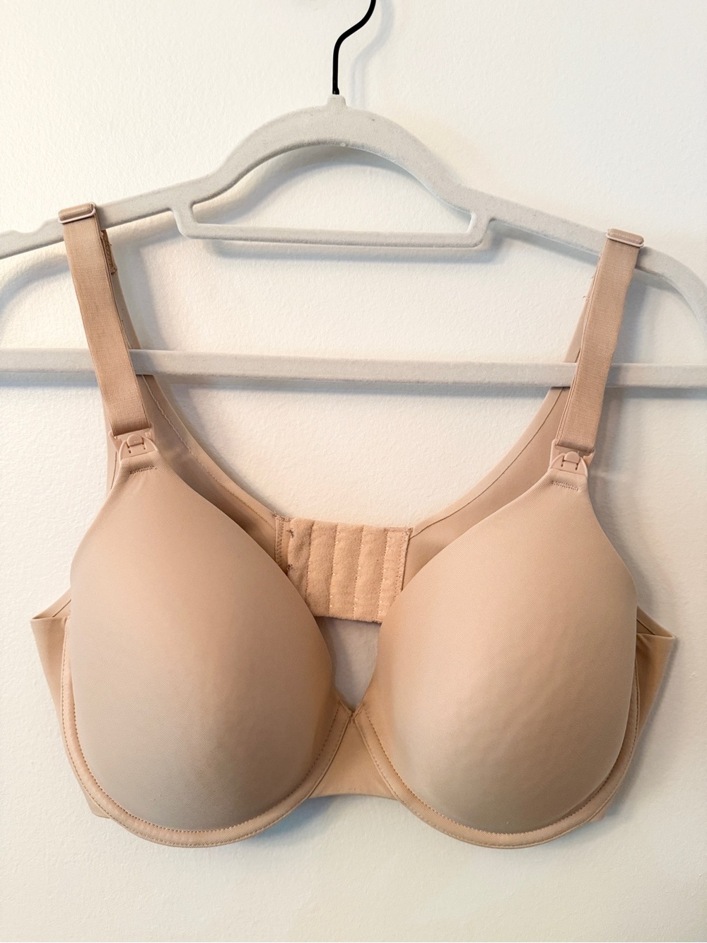 Motherhood Nursing Bra 36D Nude Underwire‎ T-Shirt Maternity